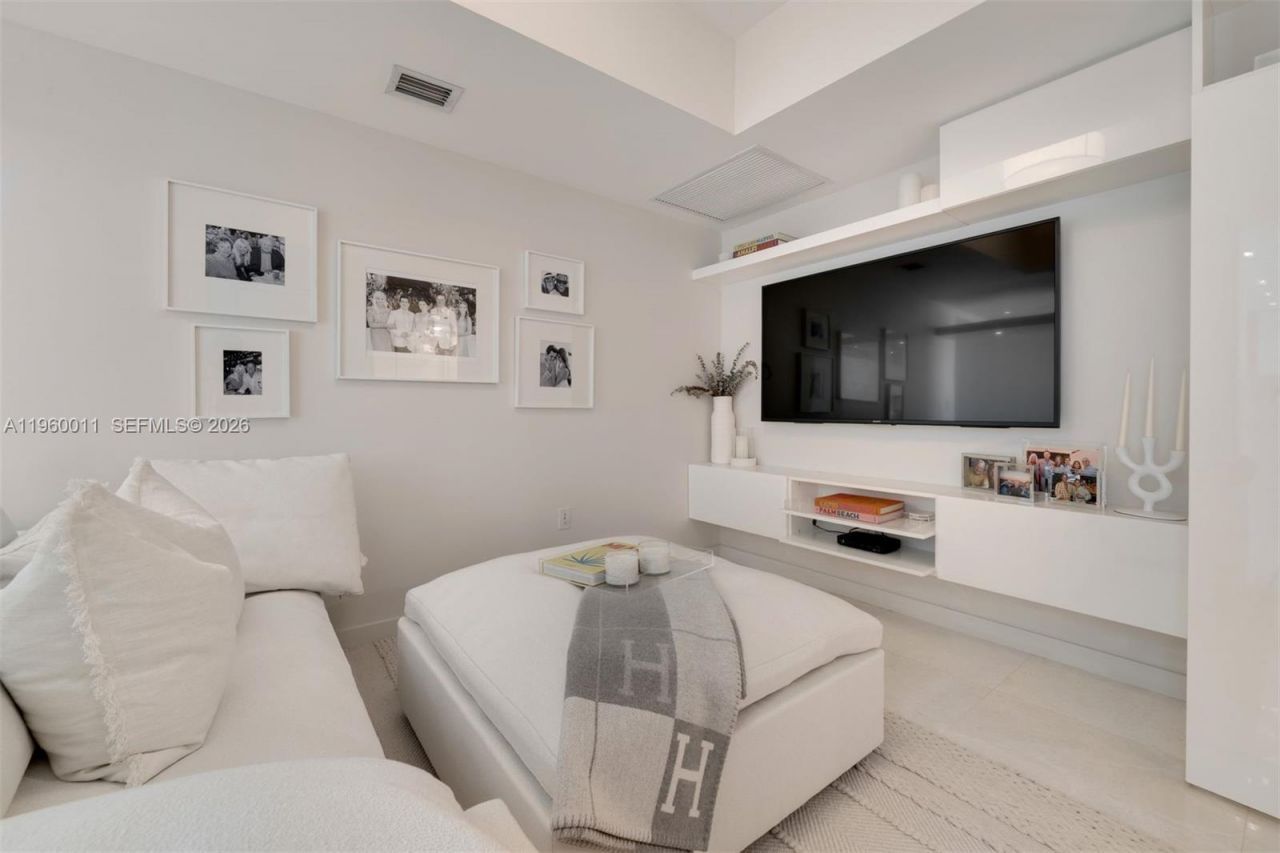 465 Brickell Ave , Unit 2703, Miami, FL 33131 Photo