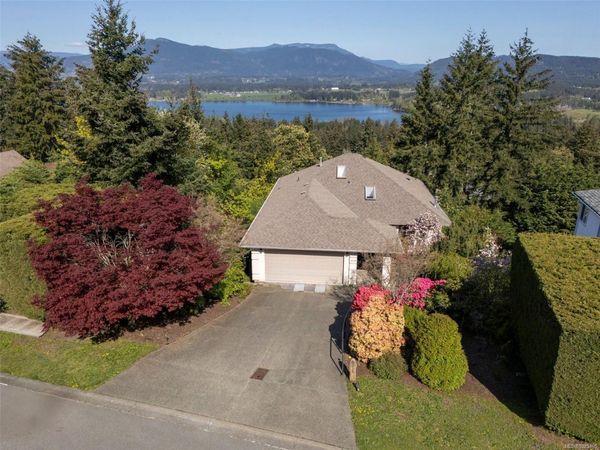 6039 Chippewa Rd, Duncan, BC V9L 5P5