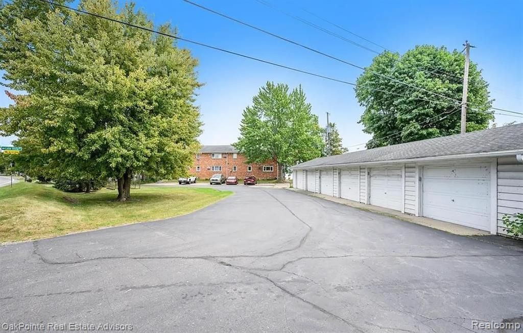 5375 Cooley Lake Road, Waterford Township, MI 48327 Main Photo