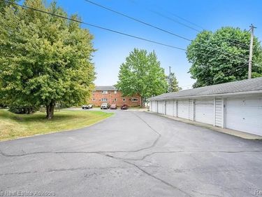 5375 Cooley Lake Road, Waterford Twp, MI 48327