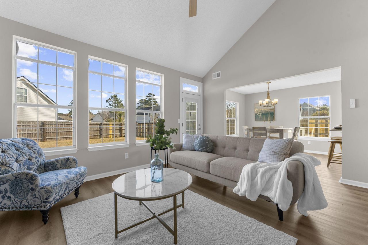 100 Creekside Drive Photo 2