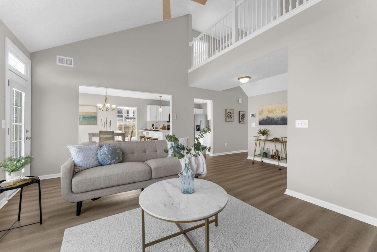 100 Creekside Drive Photo 3