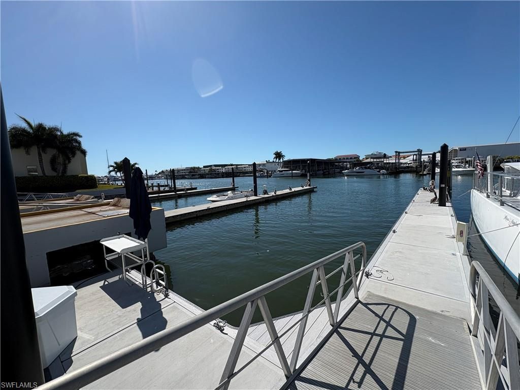 750 River Point Dr, Naples, FL 34102 Photo