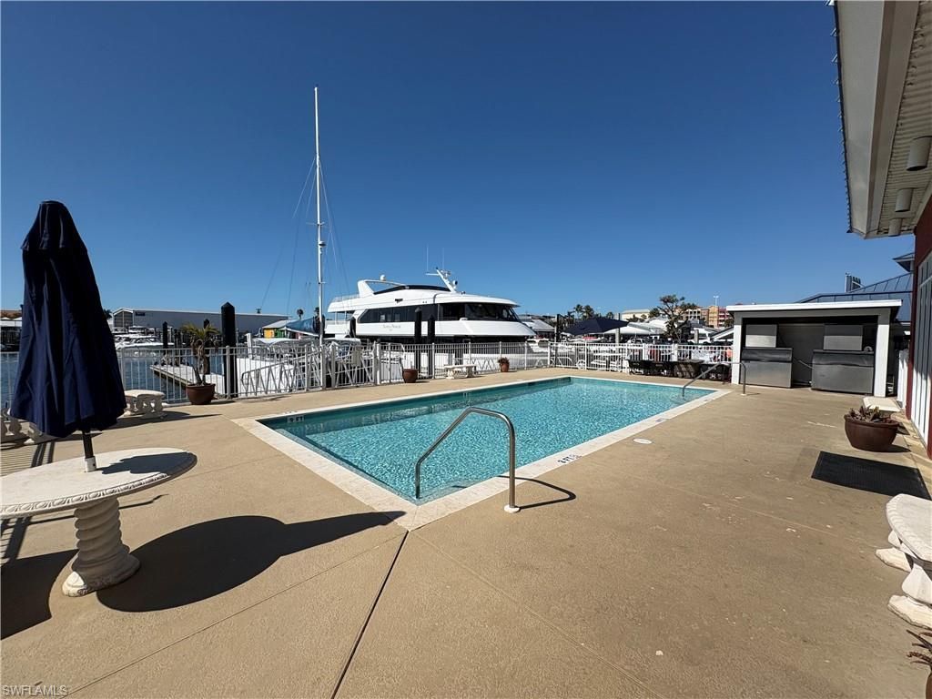 750 River Point Dr, Naples, FL 34102 Photo