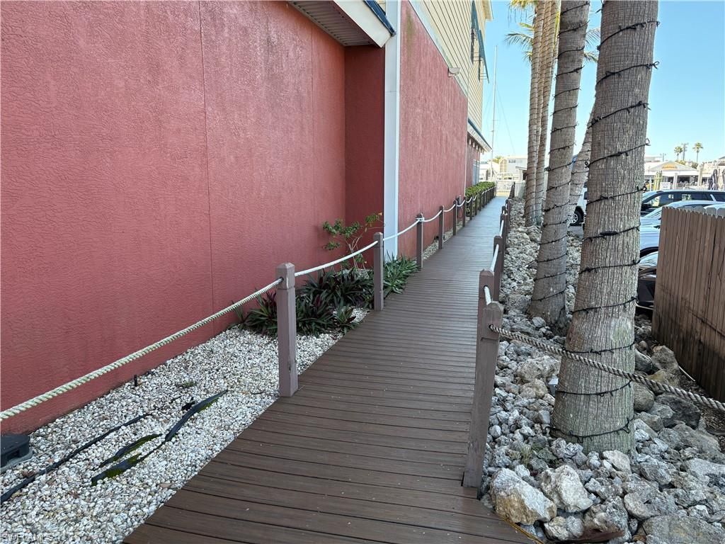 750 River Point Dr, Naples, FL 34102 Photo