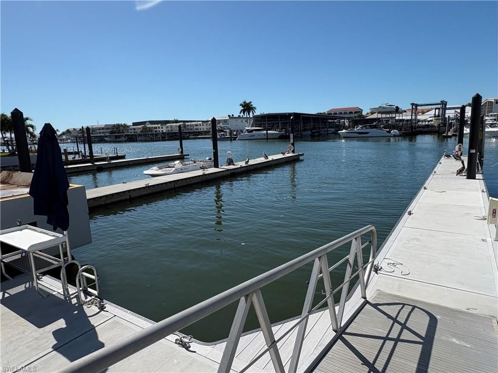 750 River Point Dr, Naples, FL 34102 Photo