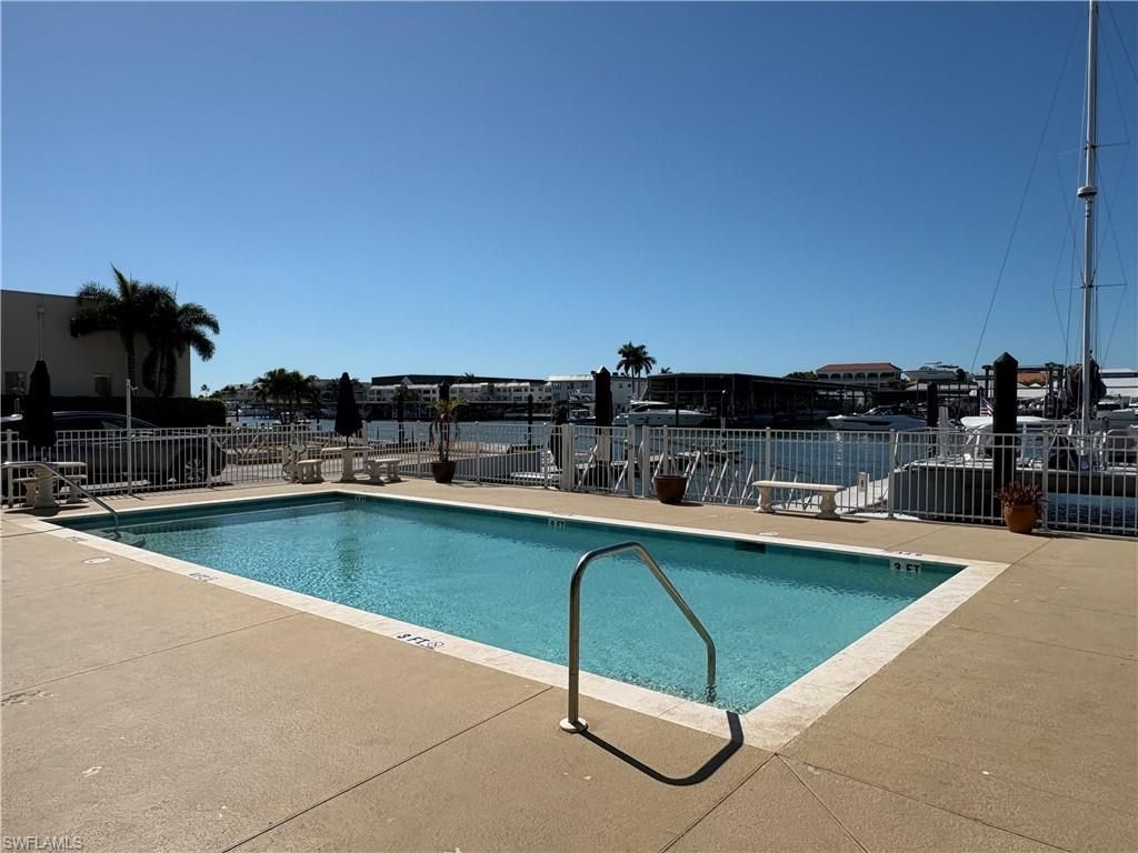 750 River Point Dr, Naples, FL 34102 Photo