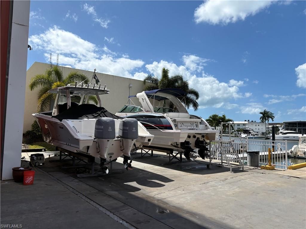 750 River Point Dr, Naples, FL 34102 Photo