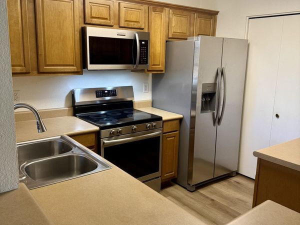 1880 E MORTEN Avenue, Unit 202, Phoenix, AZ 85020