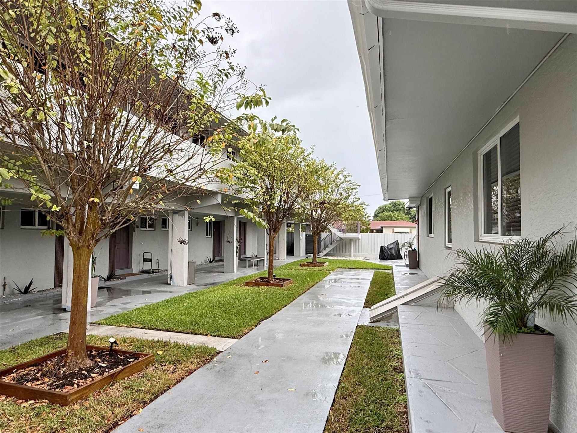 720 NE 7th Street, Unit 2A, Hallandale Beach, FL 33009 Photo