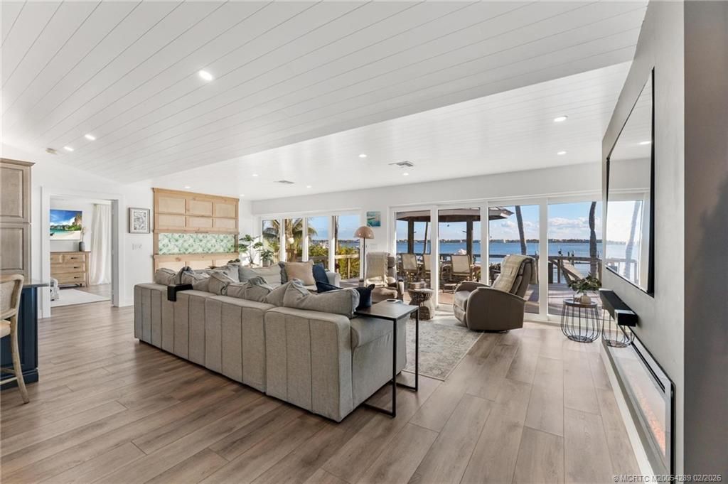 90 NW Alice Street, Jensen Beach, FL 34957 Photo