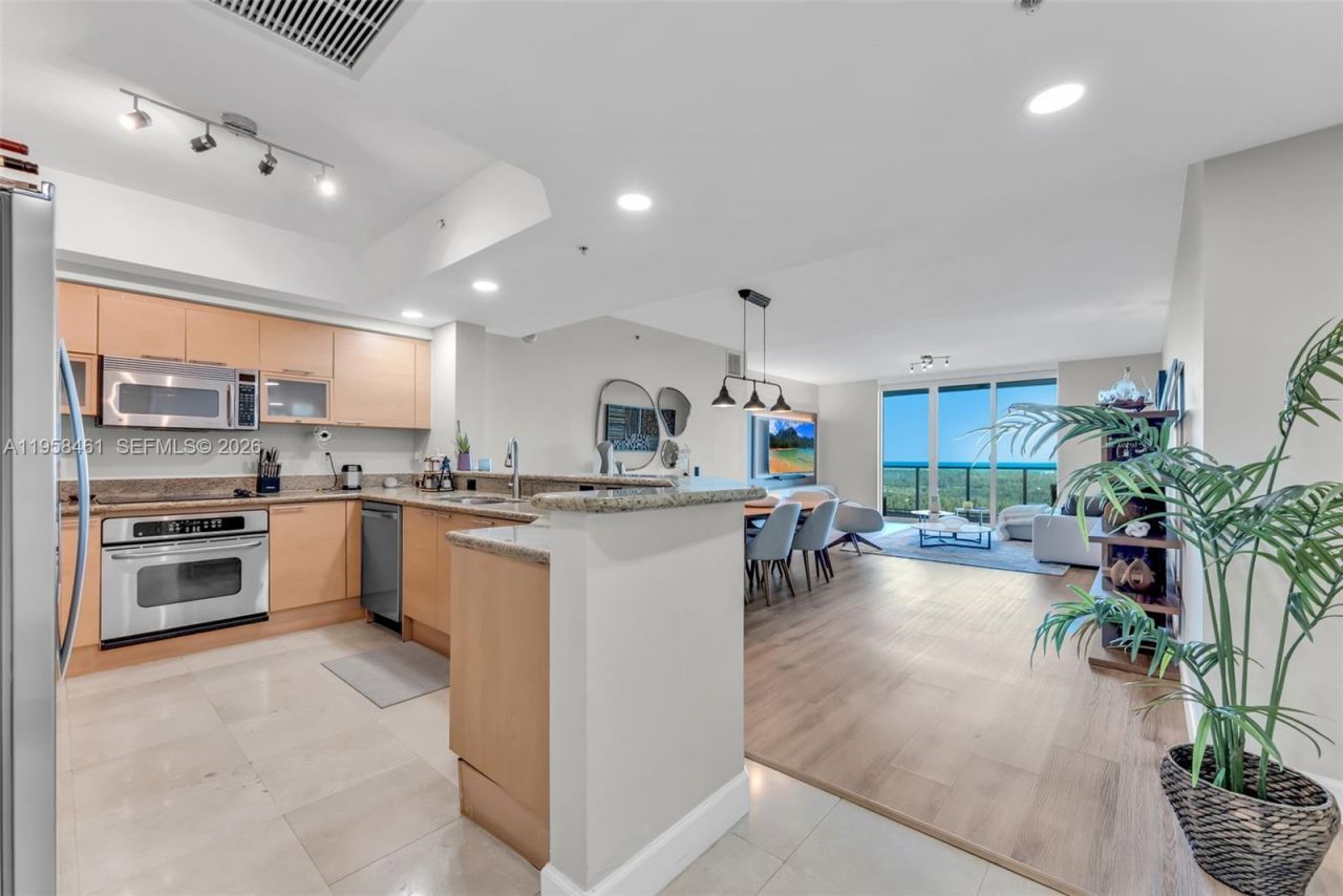 14951 Royal Oaks Ln, Unit 2201, North Miami, FL 33181 Photo