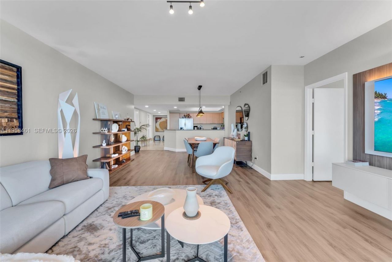 14951 Royal Oaks Ln, Unit 2201, North Miami, FL 33181 Photo