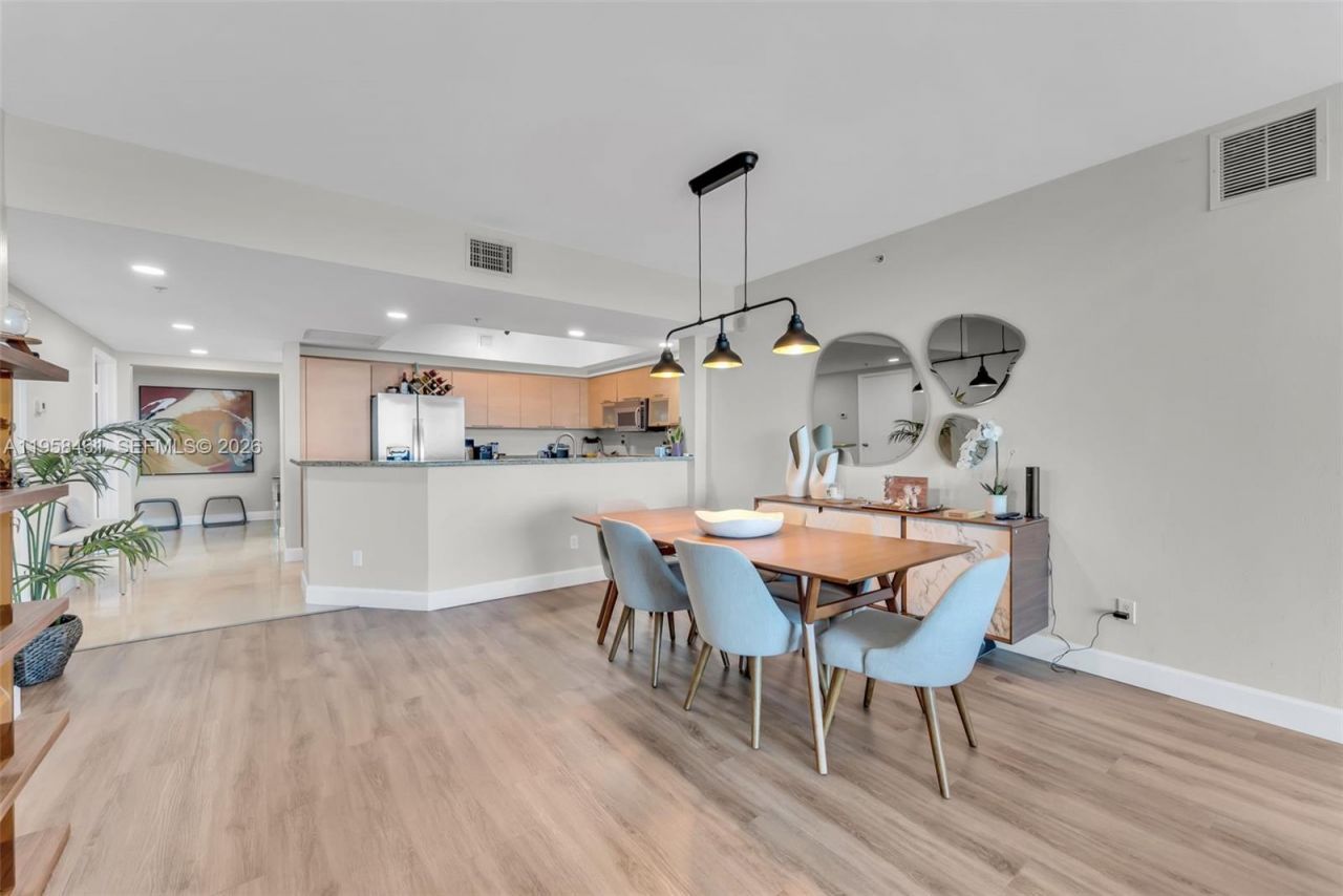 14951 Royal Oaks Ln, Unit 2201, North Miami, FL 33181 Photo