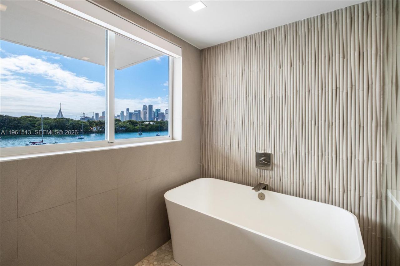 1000 Venetian Way , Unit 403, Miami Beach, FL 33139 Photo