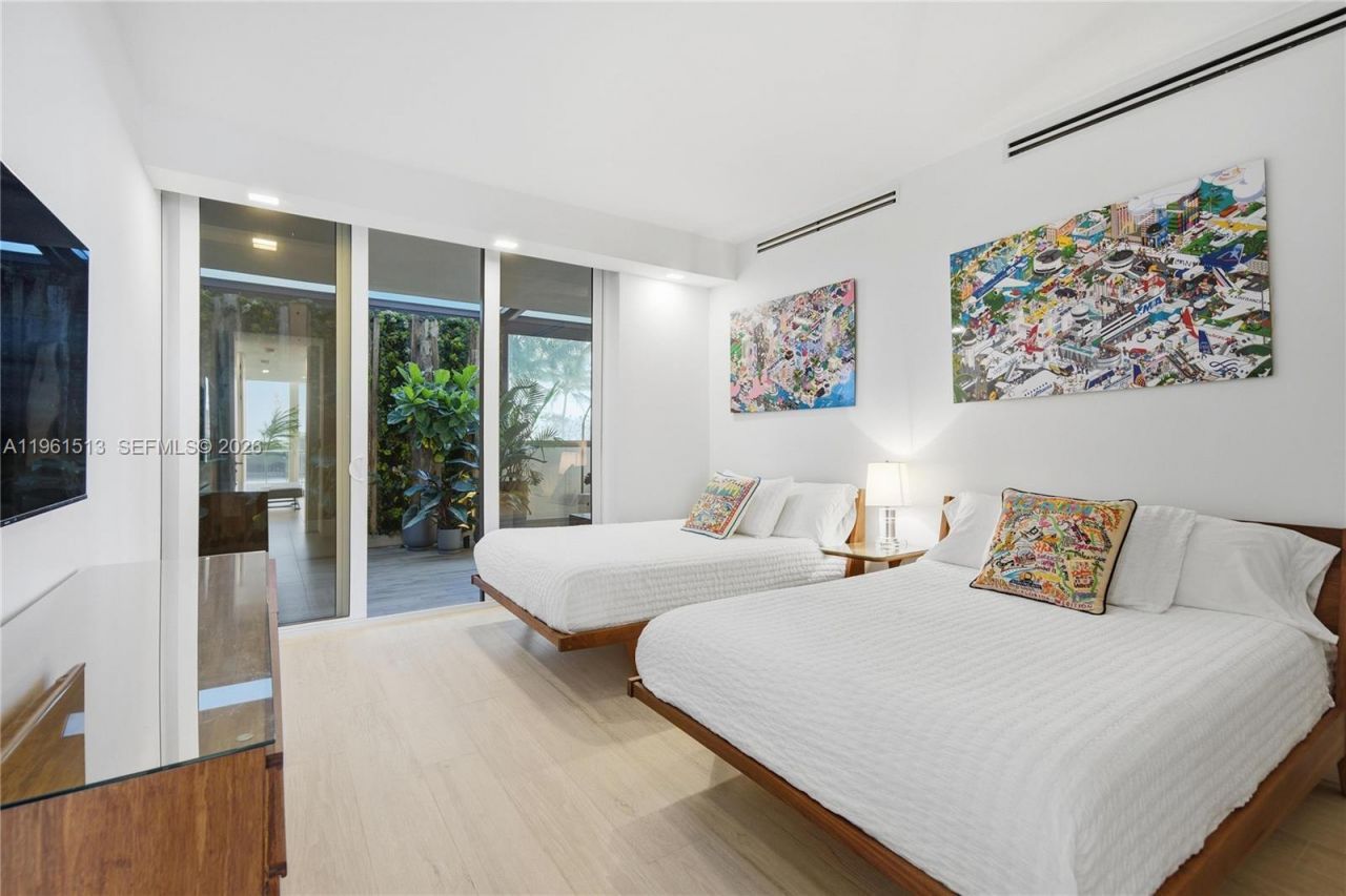 1000 Venetian Way , Unit 403, Miami Beach, FL 33139 Photo