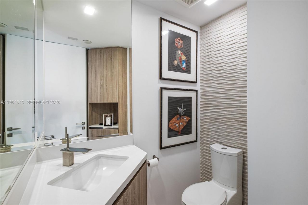 1000 Venetian Way , Unit 403, Miami Beach, FL 33139 Photo