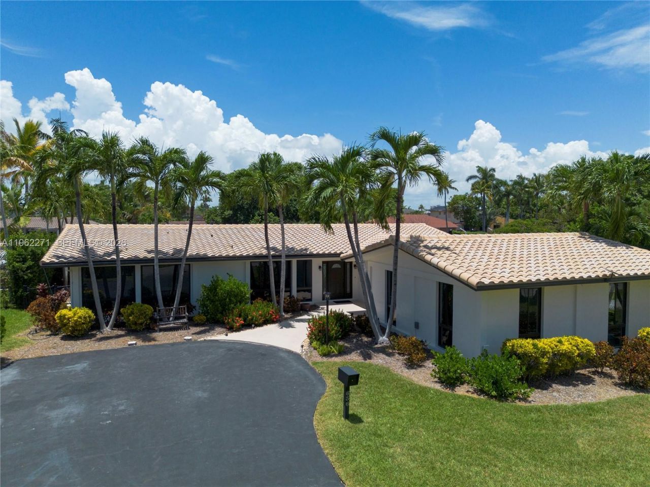 636 Hibiscus Dr, Hallandale Beach, FL 33009 Photo