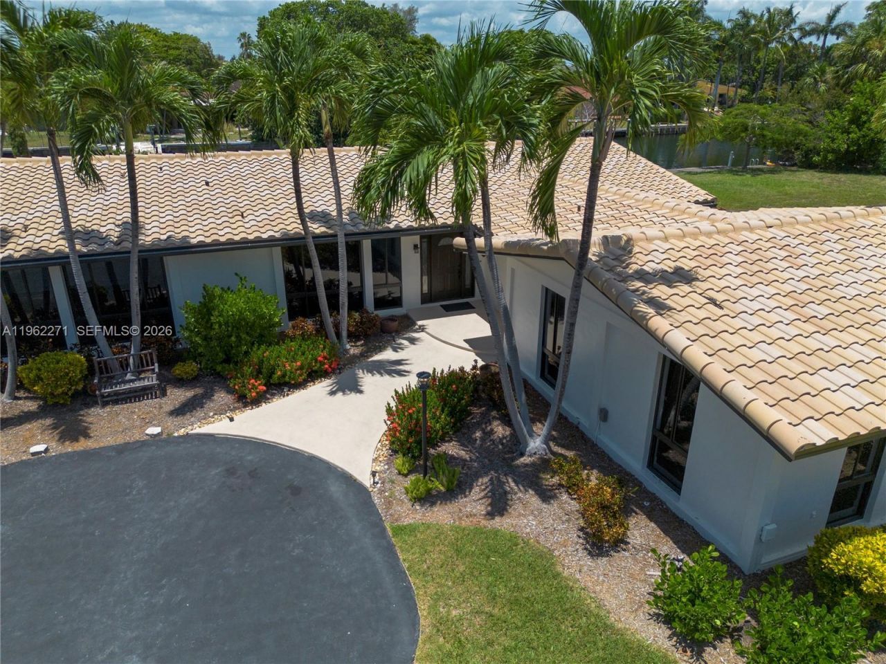 636 Hibiscus Dr, Hallandale Beach, FL 33009 Photo