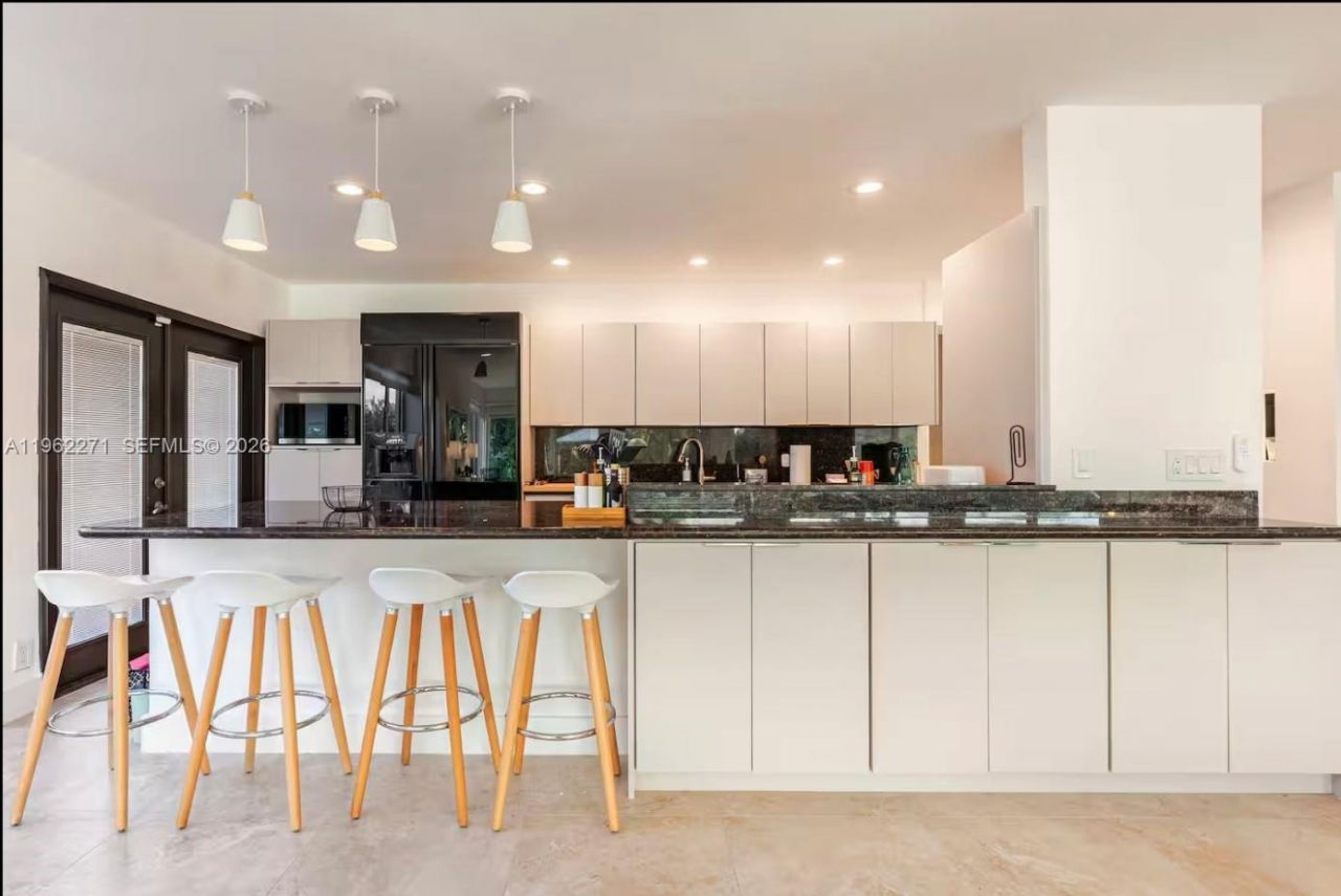 636 Hibiscus Dr, Hallandale Beach, FL 33009 Photo