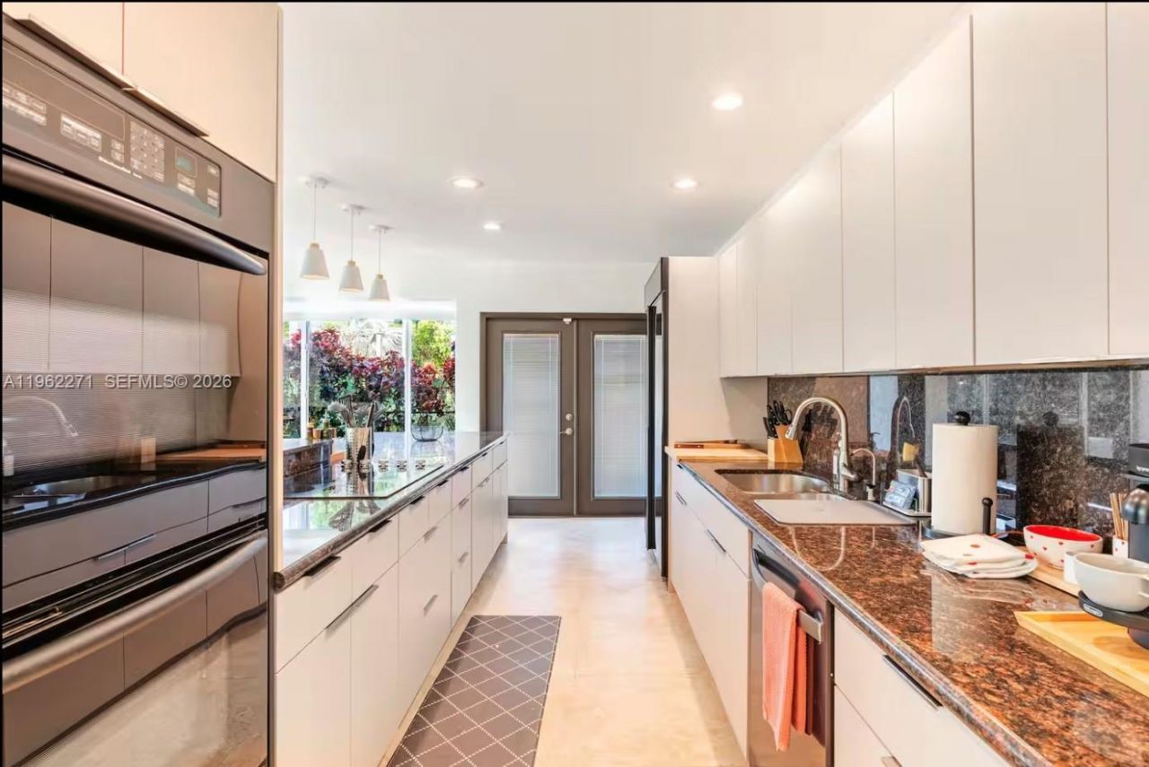 636 Hibiscus Dr, Hallandale Beach, FL 33009 Photo