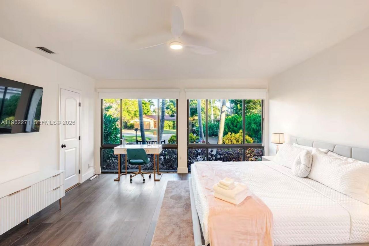 636 Hibiscus Dr, Hallandale Beach, FL 33009 Photo