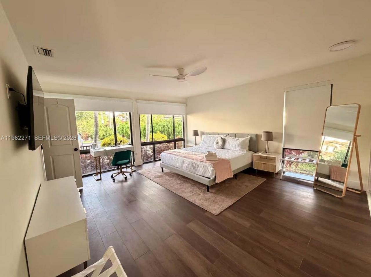 636 Hibiscus Dr, Hallandale Beach, FL 33009 Photo