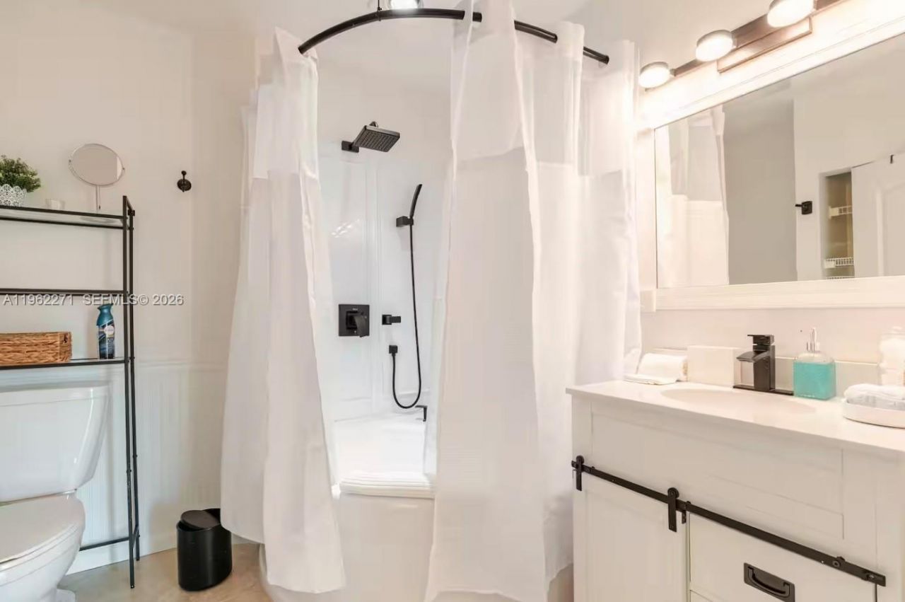 636 Hibiscus Dr, Hallandale Beach, FL 33009 Photo