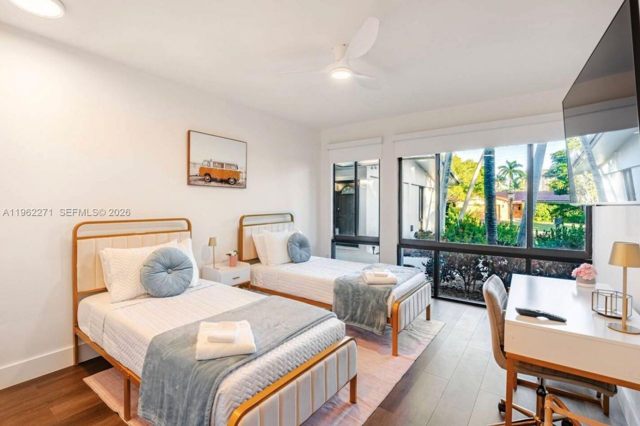 636 Hibiscus Dr, Hallandale Beach, FL 33009 Photo