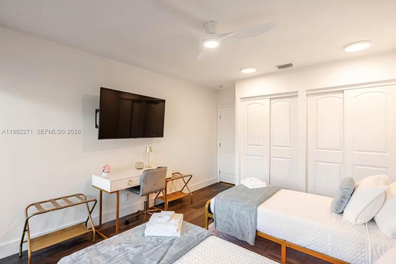 636 Hibiscus Dr, Hallandale Beach, FL 33009 Photo