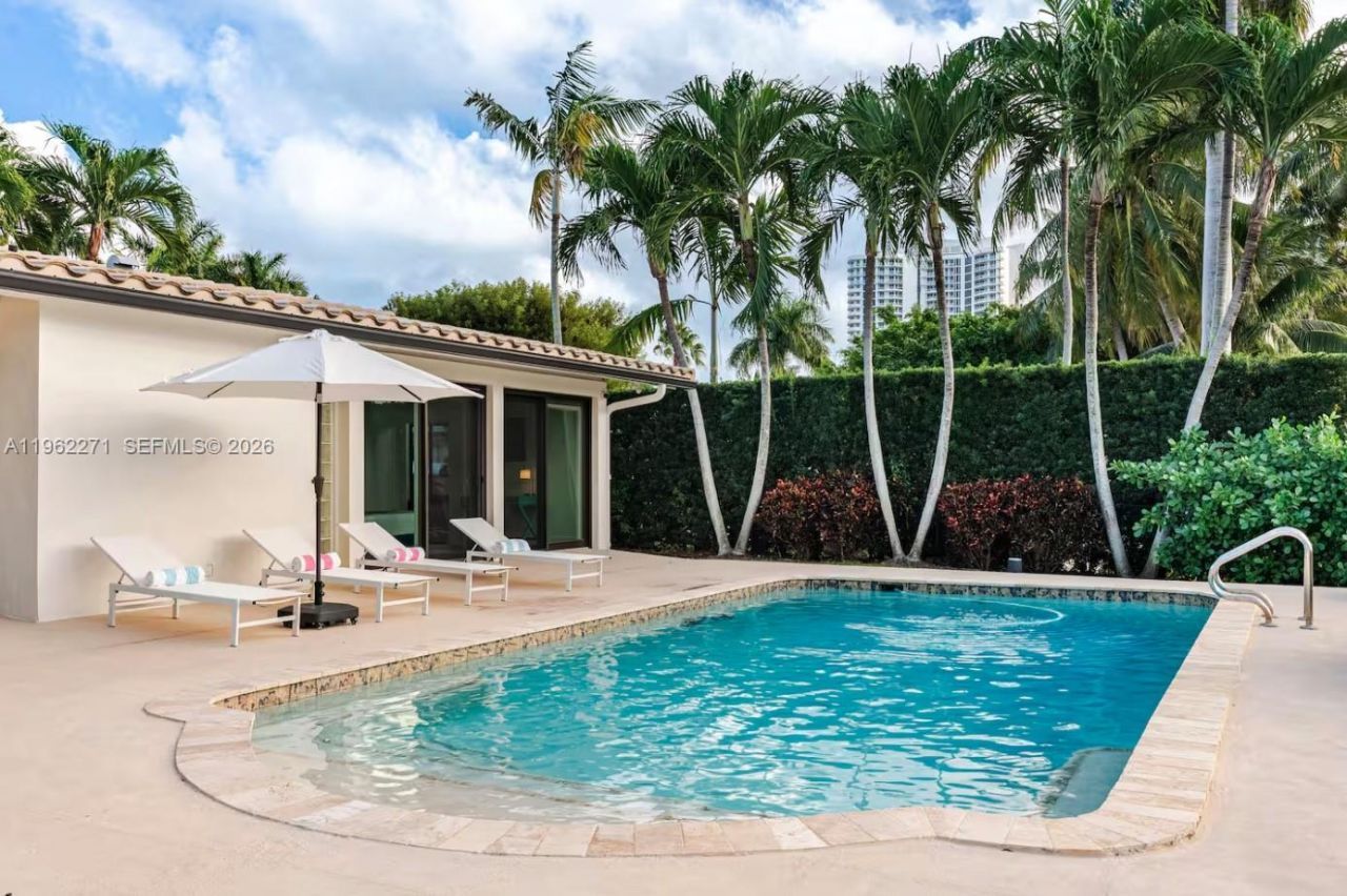 636 Hibiscus Dr, Hallandale Beach, FL 33009 Photo