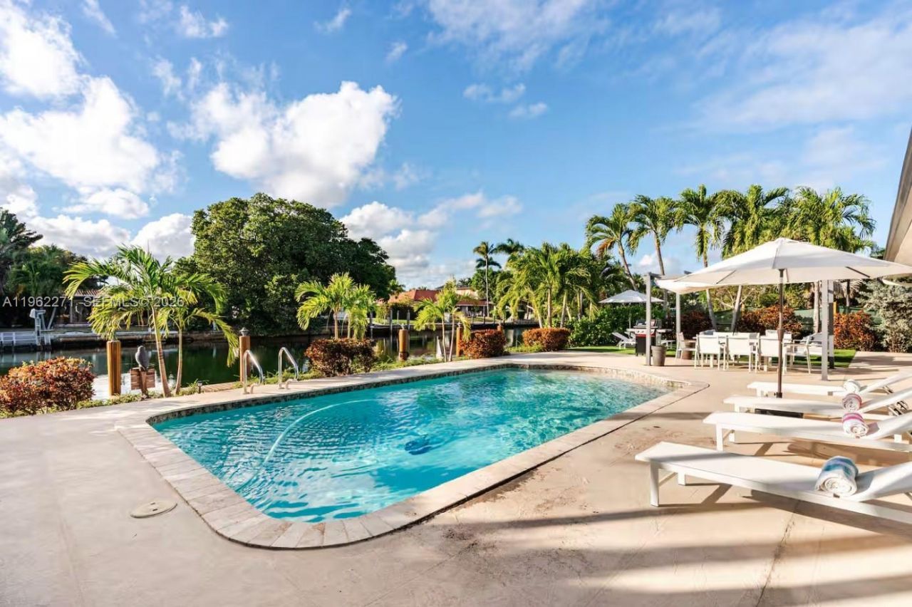 636 Hibiscus Dr, Hallandale Beach, FL 33009 Photo