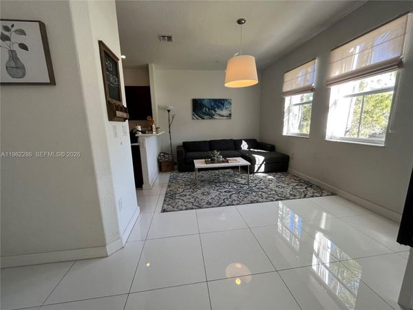 10012 NW 7th St, Unit 203, Miami, FL 33172