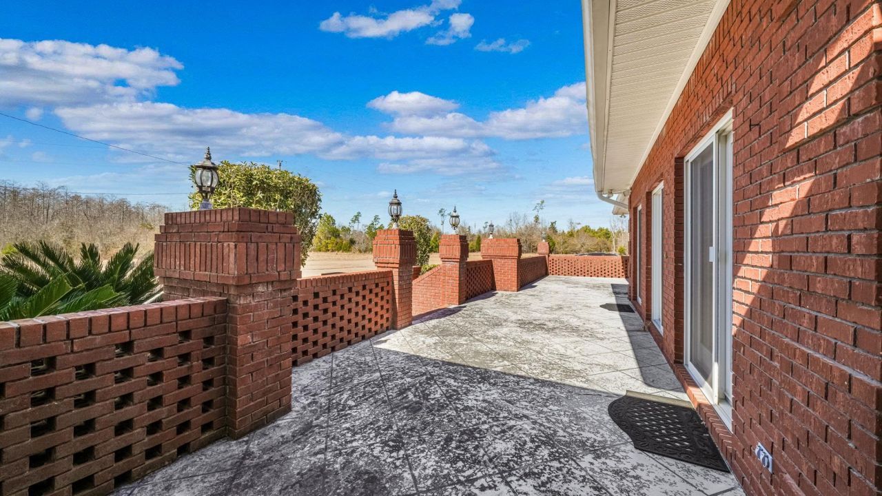 21748 N State Road 71, Altha, FL 32421 Photo