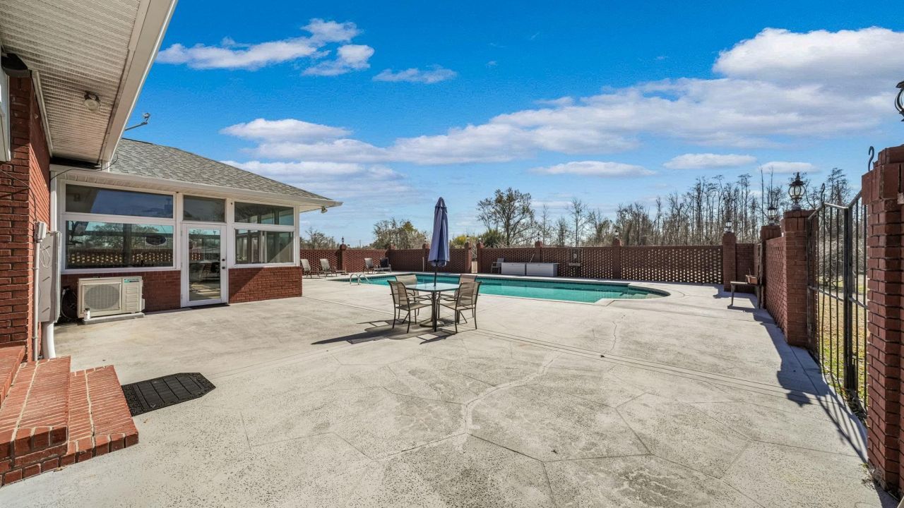 21748 N State Road 71 , Altha, FL 32421 Photo