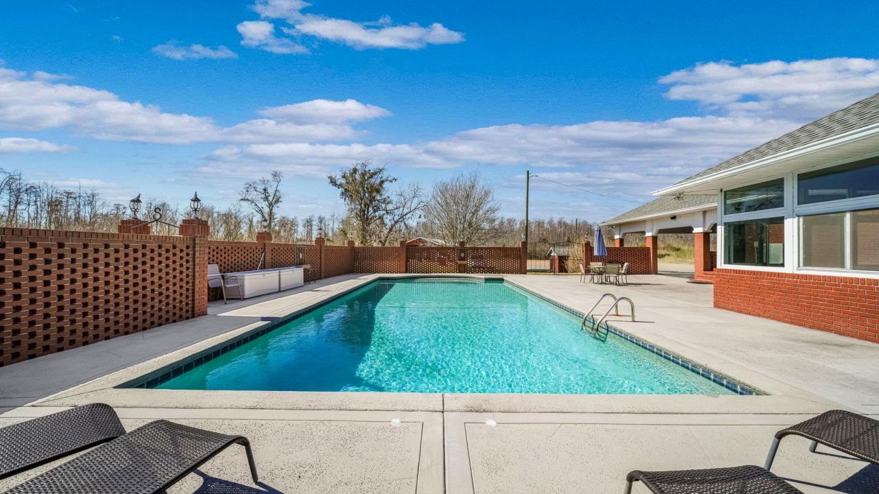 21748 N State Road 71 , Altha, FL 32421 Photo