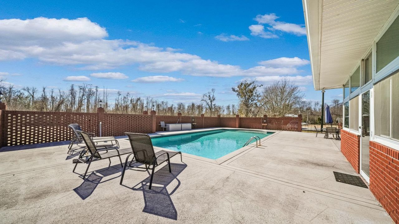 21748 N State Road 71 , Altha, FL 32421 Photo