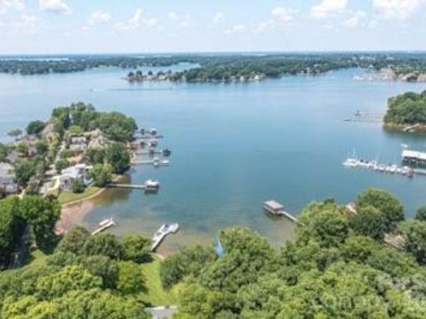 7423 Norman Island Drive , Cornelius, NC 28031