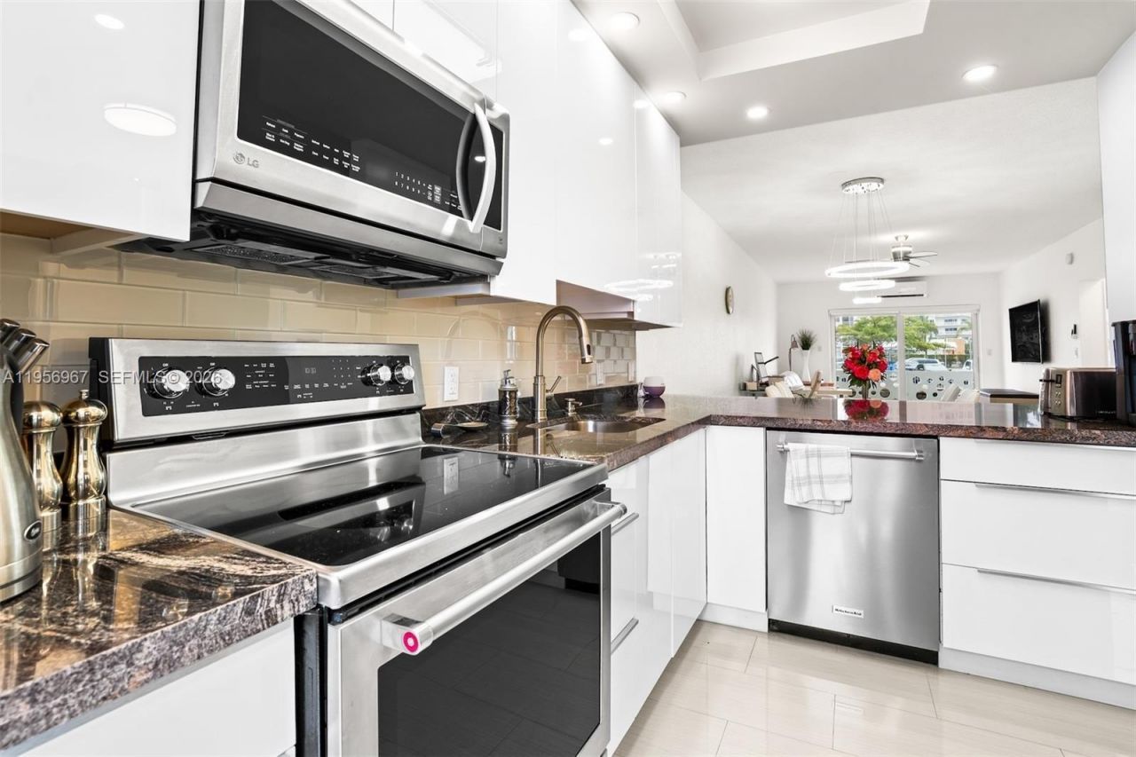 2500 Diana Dr, Unit 104, Hallandale Beach, FL 33009 Photo