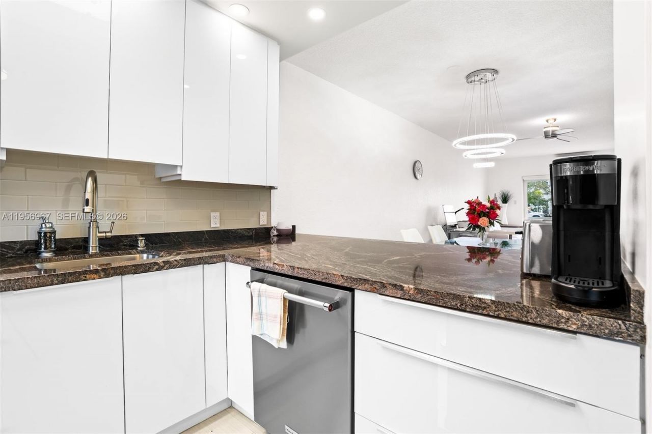 2500 Diana Dr, Unit 104, Hallandale Beach, FL 33009 Photo