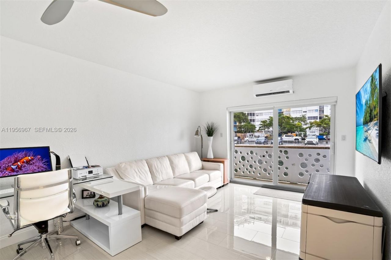 2500 Diana Dr, Unit 104, Hallandale Beach, FL 33009 Photo