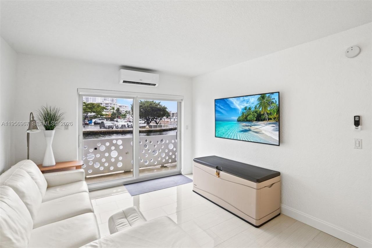 2500 Diana Dr, Unit 104, Hallandale Beach, FL 33009 Photo