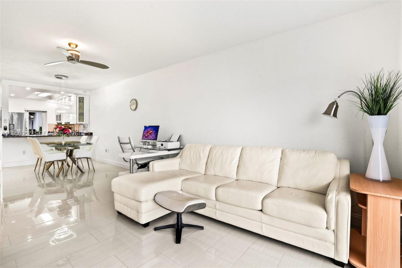 2500 Diana Dr, Unit 104, Hallandale Beach, FL 33009 Photo