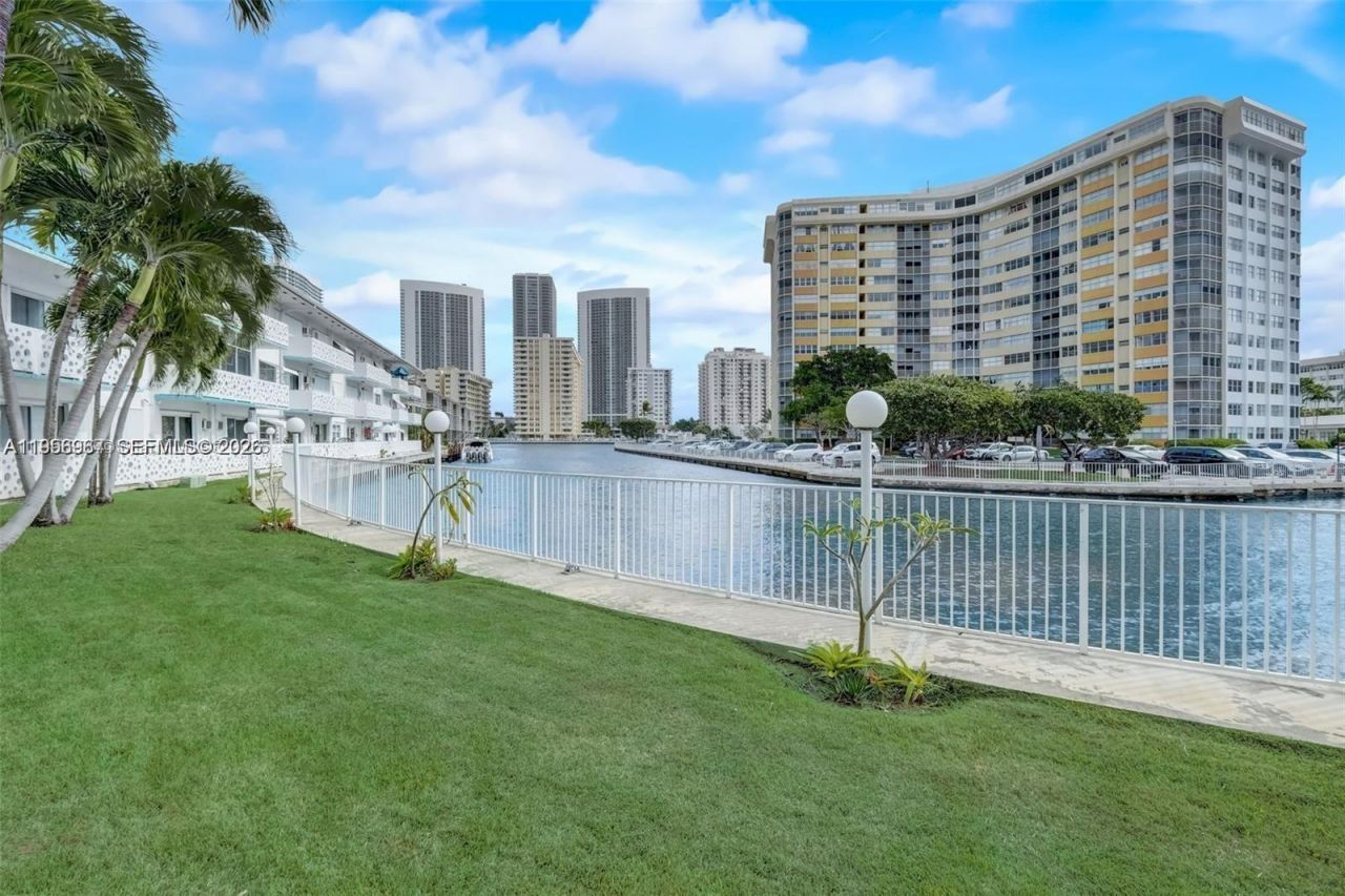 2500 Diana Dr, Unit 104, Hallandale Beach, FL 33009 Photo