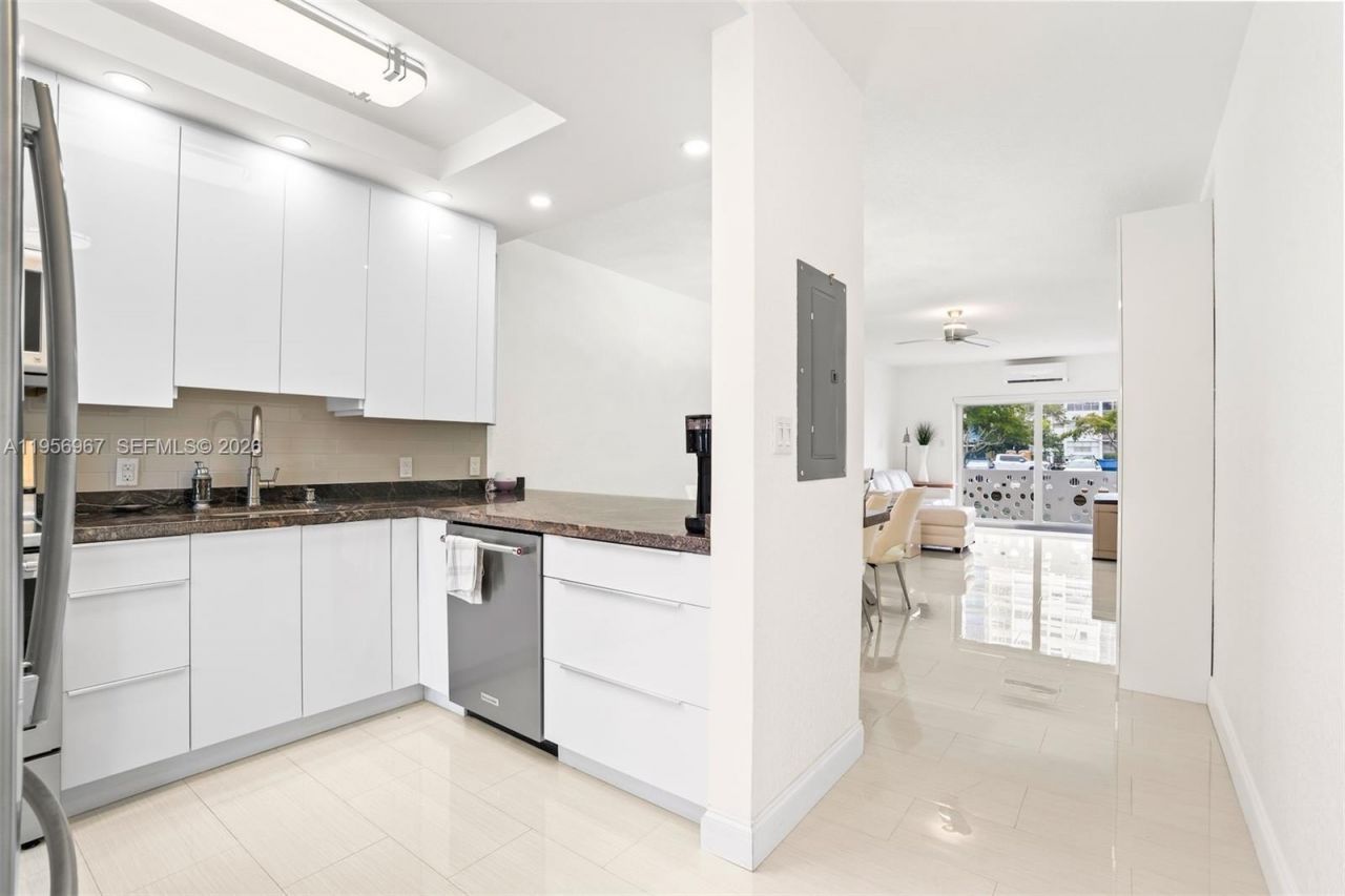 2500 Diana Dr, Unit 104, Hallandale Beach, FL 33009 Photo