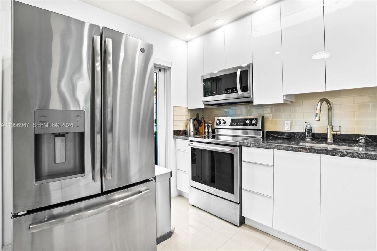 2500 Diana Dr, Unit 104, Hallandale Beach, FL 33009 Photo