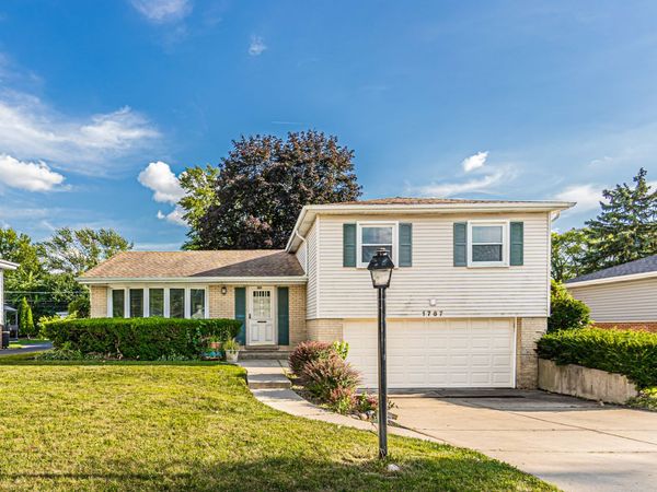 1767 E Cree Lane, Mount Prospect, IL 60056