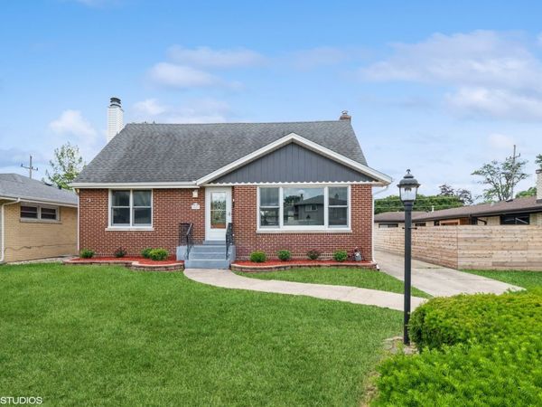 1001 Oakton Street, Park Ridge, IL 60068