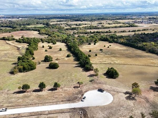 000 Latigo Court, Oak Leaf, TX 75154