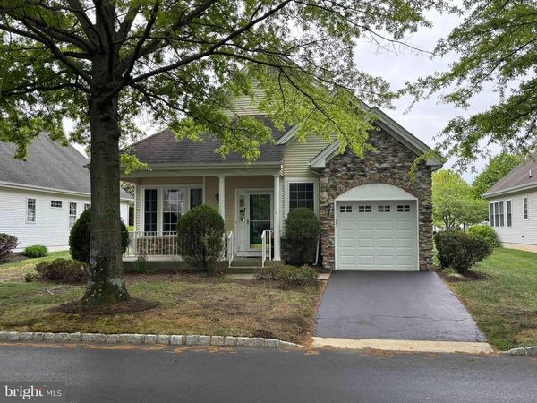 14 HUMMINGBIRD DRIVE, HAMILTON, NJ 08690